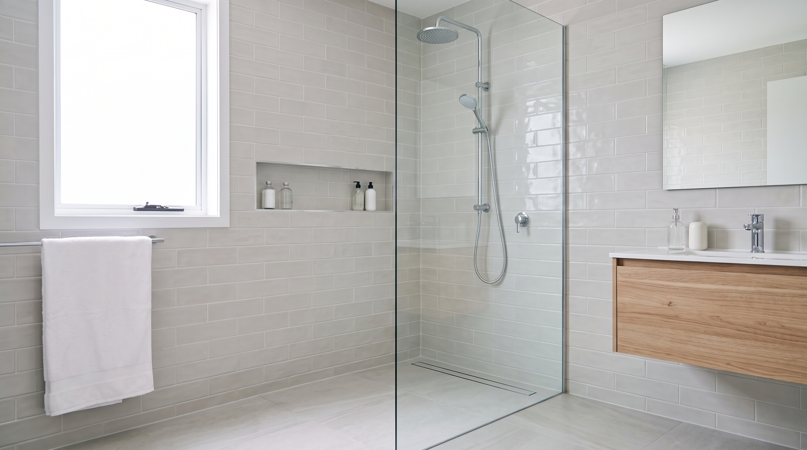 Baño moderno reformado por fontanero en Ceutí